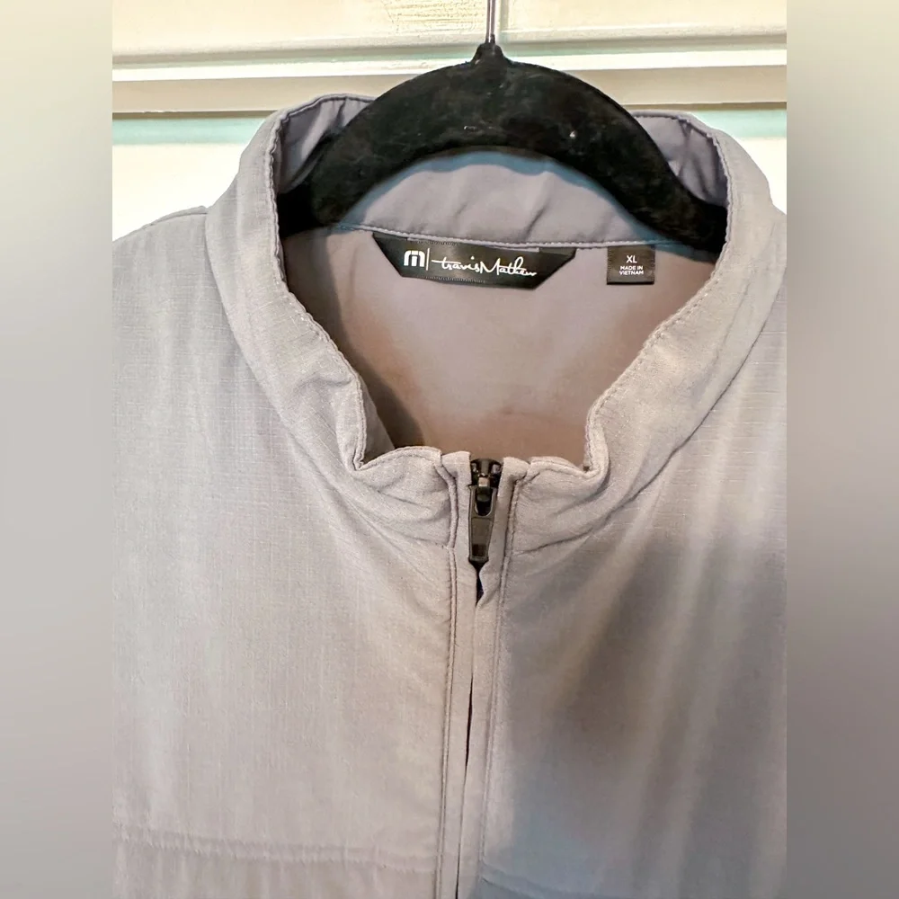 Travis Mathew Men's Gray Puffer Vest, Size XL - Picture 8 of 14
